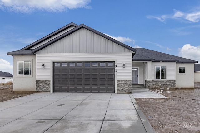 view of front facade with a garage