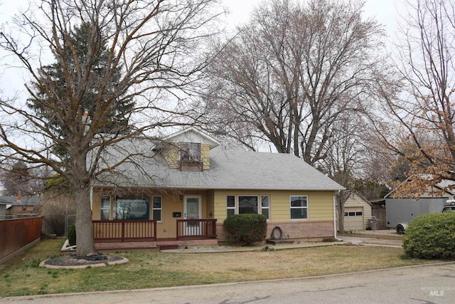 view of front of property featuring a porch, a front yard, and fence