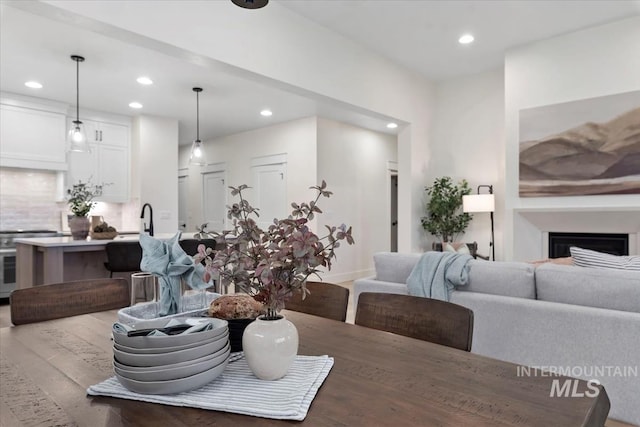 dining area featuring sink