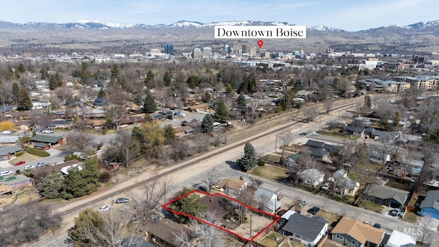 birds eye view of property featuring a mountain view