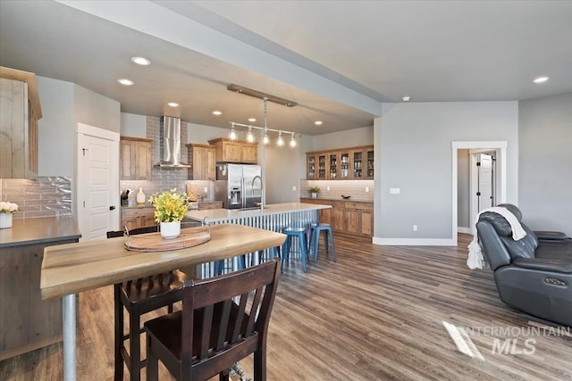 dining space featuring dark wood-type flooring, recessed lighting, and baseboards