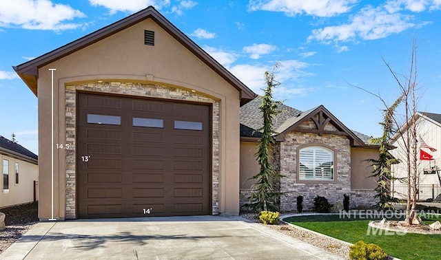 view of front facade with a garage