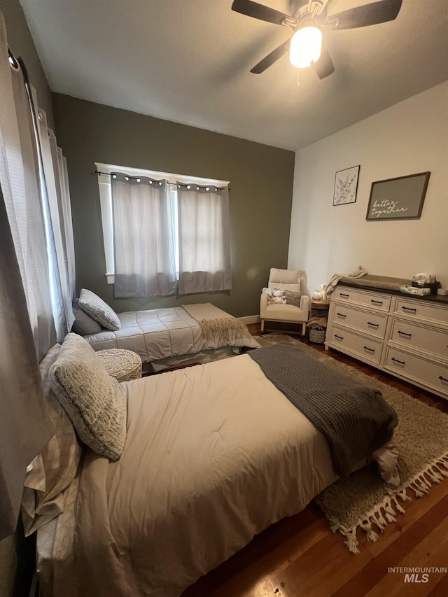 285 SW 3rd St, Ontario, OR 97914 - bedroom with wood finished floors and a ceiling fan