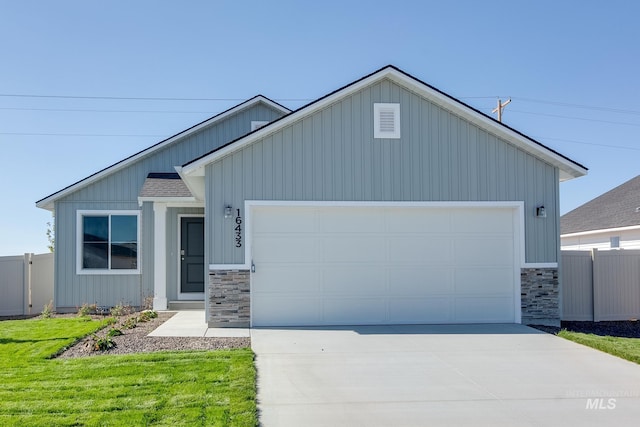 view of front facade featuring a garage and a front lawn