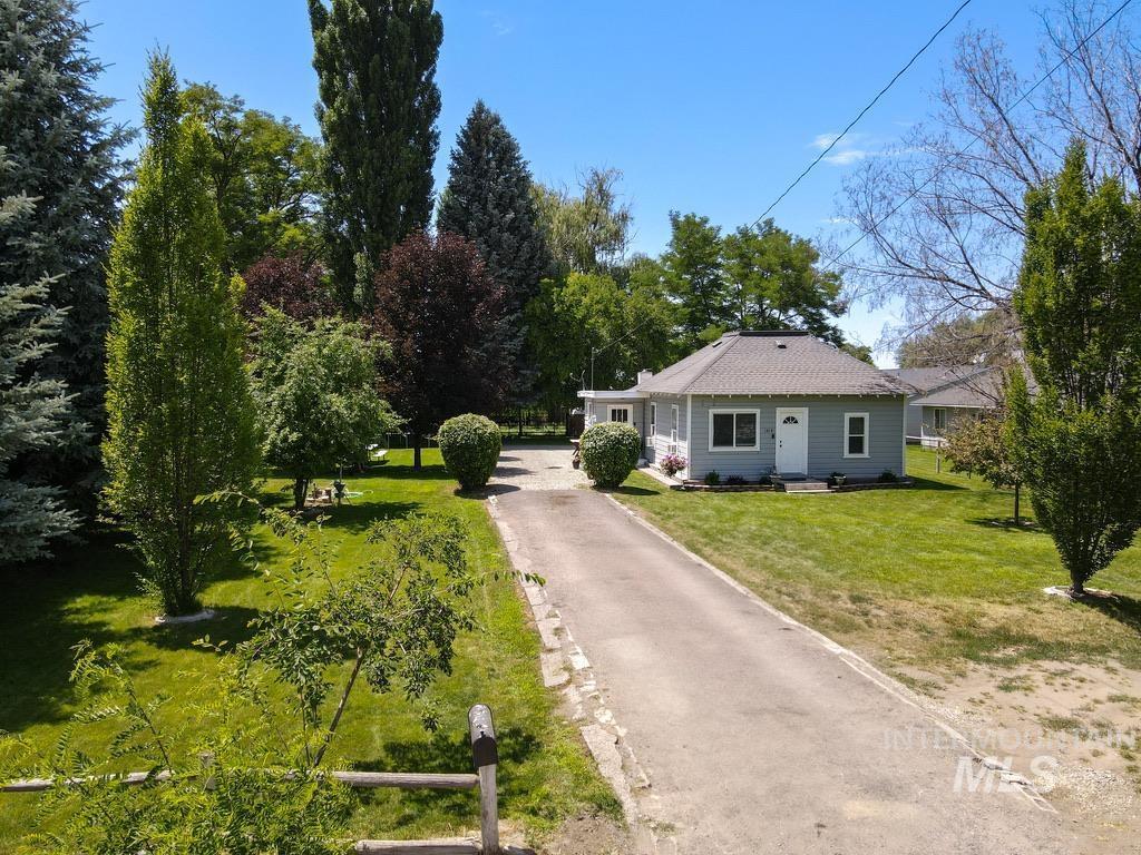 1315H St, Rupert, ID 83350 - bungalow-style home featuring asphalt driveway and a front yard