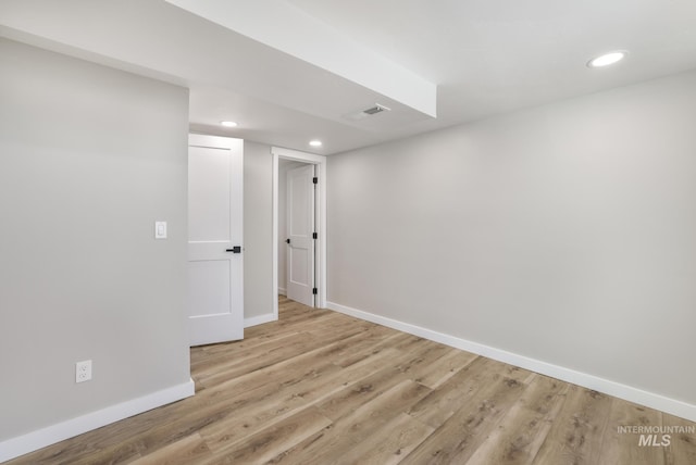 spare room featuring light wood-style floors, recessed lighting, visible vents, and baseboards