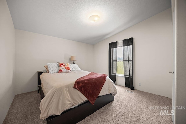 529 S State St, Nampa, ID 83686 - carpeted bedroom with vaulted ceiling