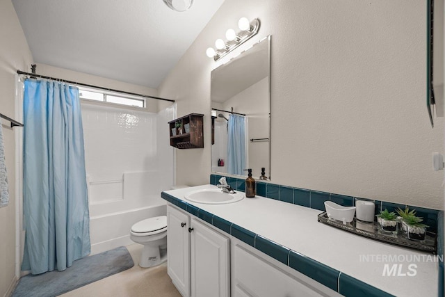529 S State St, Nampa, ID 83686 - bathroom featuring vanity, toilet, and shower / bath combo