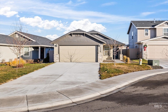 view of front of house featuring a garage and a front yard