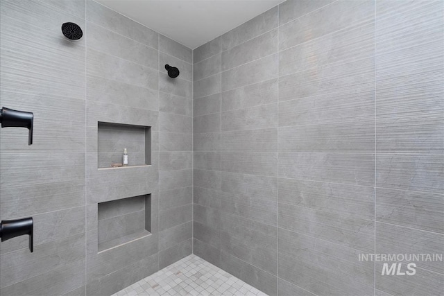 2685 N Fruniz Ave, Eagle, ID 83616 - full bath with tiled shower