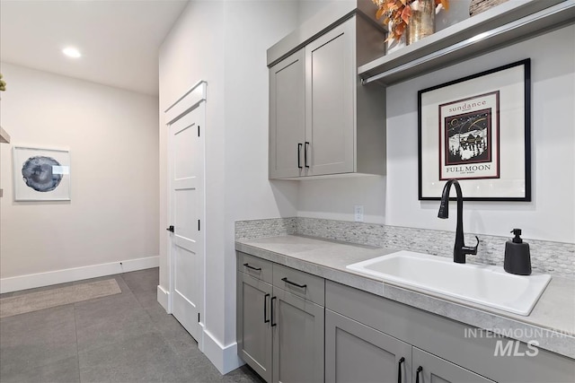 2685 N Fruniz Ave, Eagle, ID 83616 - bar featuring a sink and recessed lighting