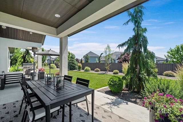 2685 N Fruniz Ave, Eagle, ID 83616 - fenced backyard featuring a patio area, outdoor dining space, and an outdoor kitchen
