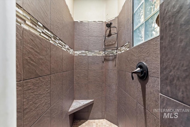 bathroom featuring tiled shower