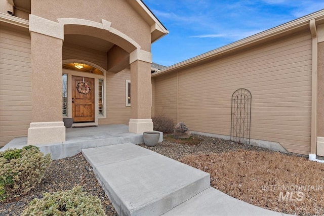 entrance to property featuring a porch