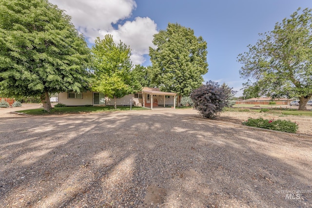 1040 N Pennsylvania Ave, Fruitland, ID 83619 - view of front of house with dirt driveway