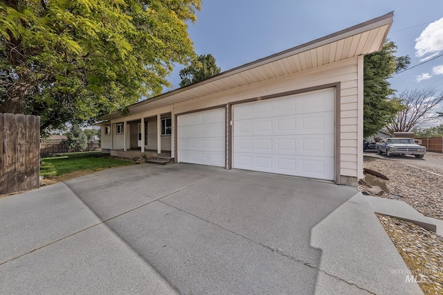 1040 N Pennsylvania Ave, Fruitland, ID 83619 - view of front of house with driveway