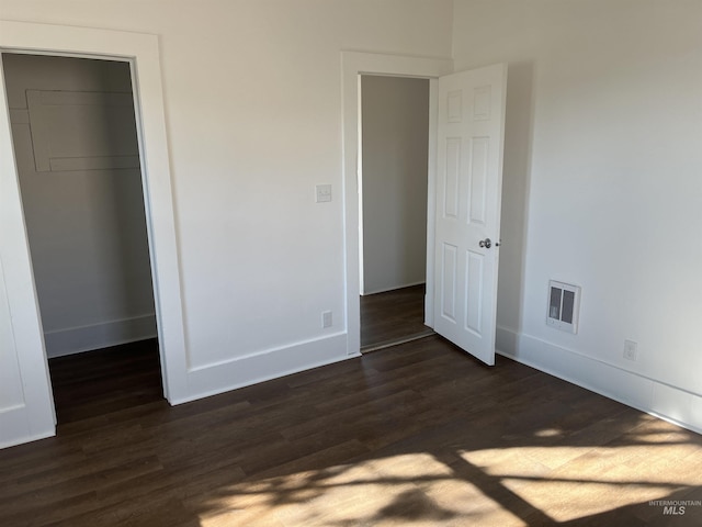 195 SE 2nd St, Ontario, OR 97914 - unfurnished bedroom featuring a spacious closet, dark wood-type flooring, and a closet