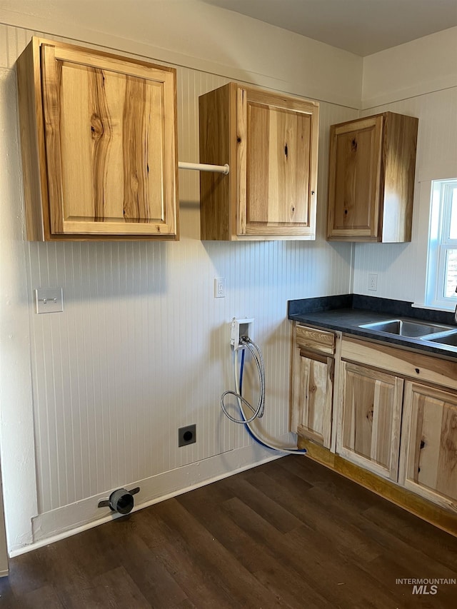 195 SE 2nd St, Ontario, OR 97914 - clothes washing area with dark wood-type flooring, sink, cabinets, hookup for a washing machine, and electric dryer hookup
