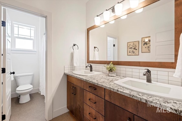 3671 S Pheasant Tail Way, Boise, ID 83716 - bathroom with toilet, double vanity, baseboards, and tasteful backsplash