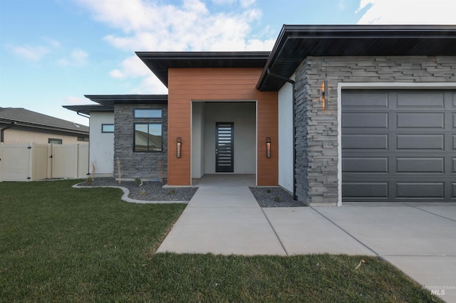 view of front of house featuring a garage and a front lawn