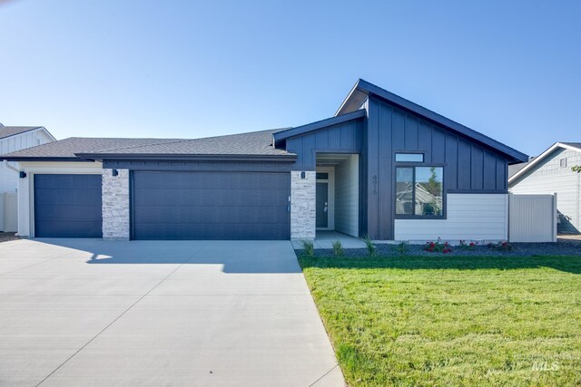 view of front of home with a garage and a front yard