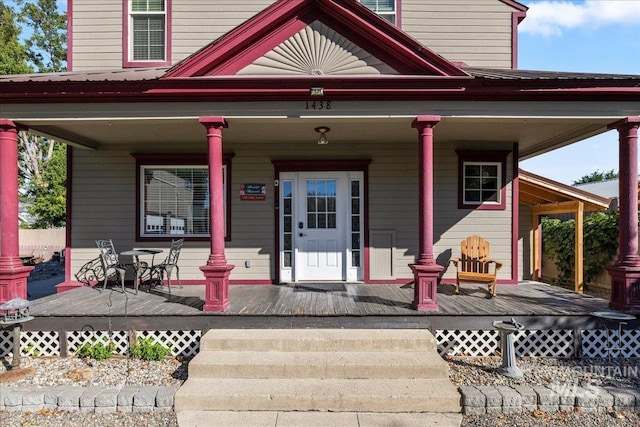 view of front of property featuring a porch