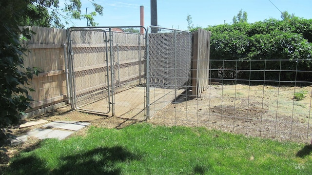 1112 W D St, Vale, OR 97918 - view of gate