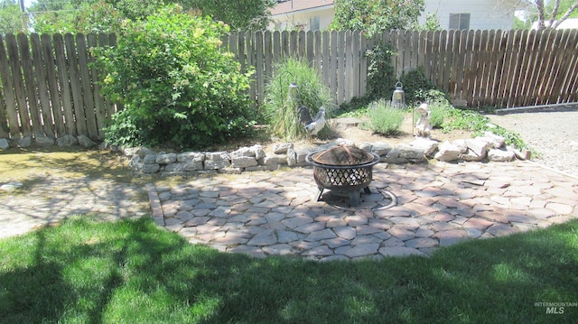 1112 W D St, Vale, OR 97918 - view of patio with a fire pit