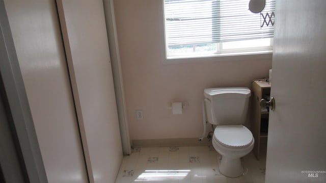 1112 W D St, Vale, OR 97918 - half bath featuring toilet and baseboards