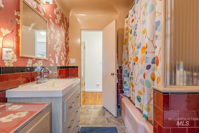 3102 N Sycamore Dr, Boise, ID 83703 - bathroom featuring vanity, shower / bathtub combination with curtain, and wallpapered walls
