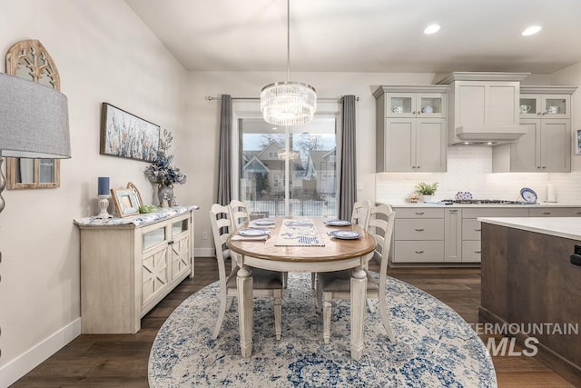 dining space featuring recessed lighting, an inviting chandelier, dark wood-type flooring, and baseboards