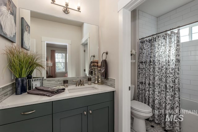 full bath with shower / bath combination with curtain, vanity, and toilet