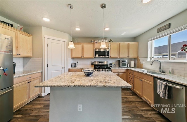 11299 W Taviton St, Nampa, ID 83651 - kitchen with stainless steel appliances, a sink, light brown cabinets, tasteful backsplash, and recessed lighting