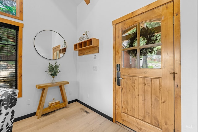 7 Golden Bench Ct, Donnelly, ID 83615 - foyer entrance featuring light wood-style flooring and baseboards