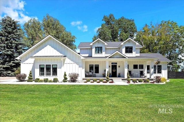 modern inspired farmhouse with a front yard and covered porch