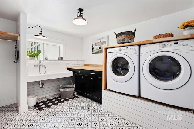 laundry room featuring washing machine and dryer