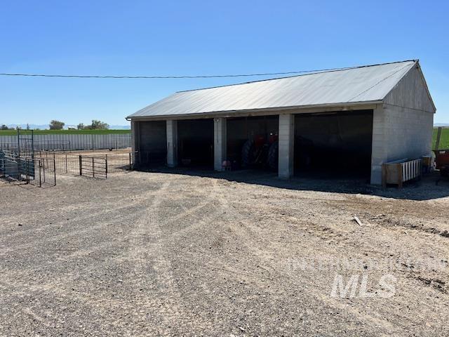 detached garage with fence