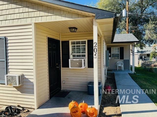 property entrance featuring covered porch