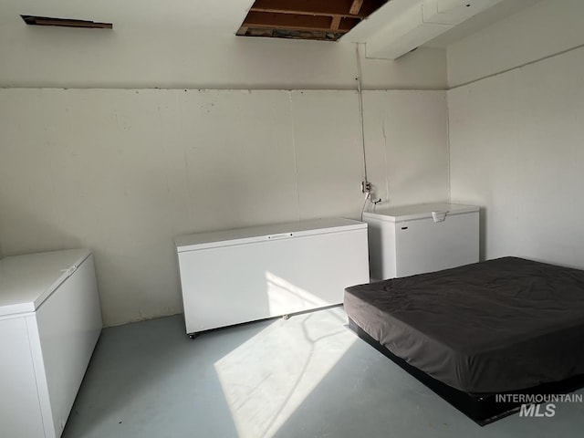 laundry area with washer and clothes dryer