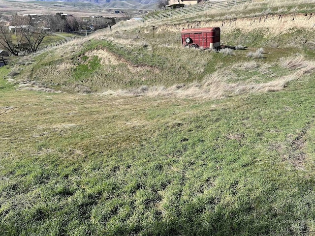 birds eye view of property featuring a mountain view