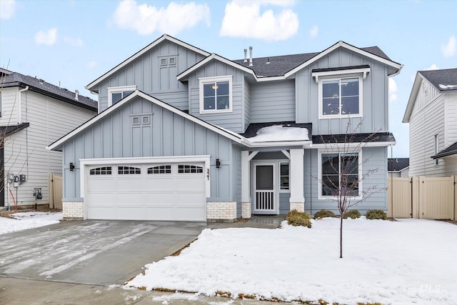 view of front facade featuring a garage