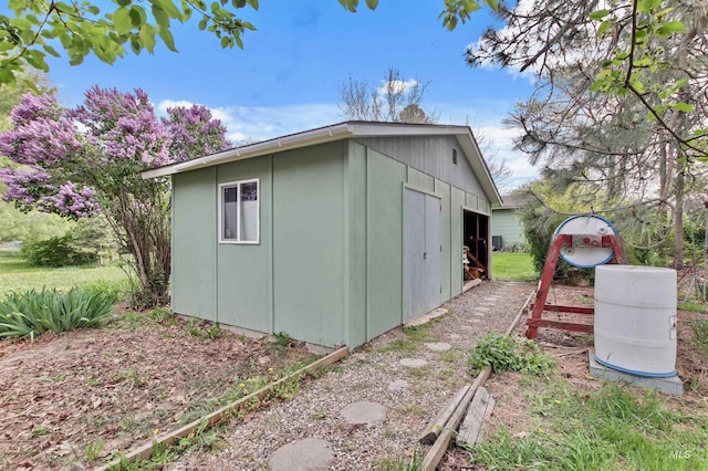 view of outdoor structure with an outdoor structure