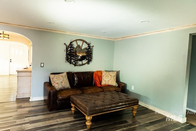 living area featuring ornamental molding, wood finished floors, recessed lighting, arched walkways, and baseboards