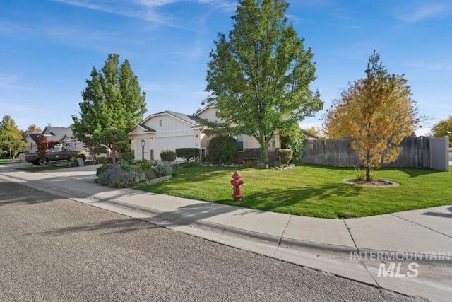 view of front of property with a front yard