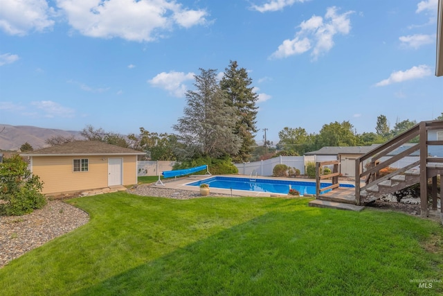 view of yard with an outbuilding and a covered pool