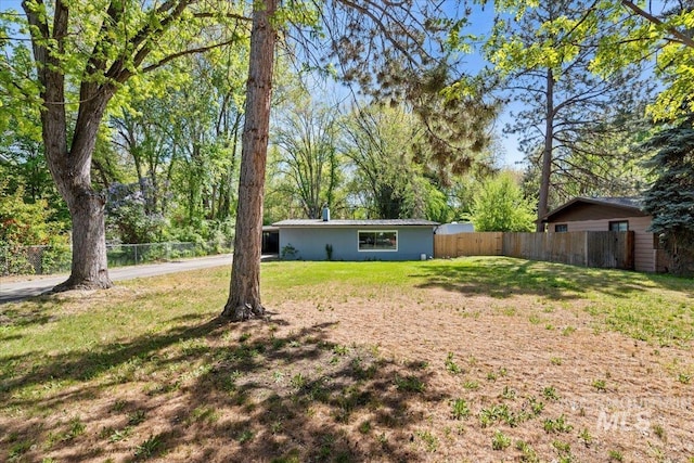 view of yard featuring fence