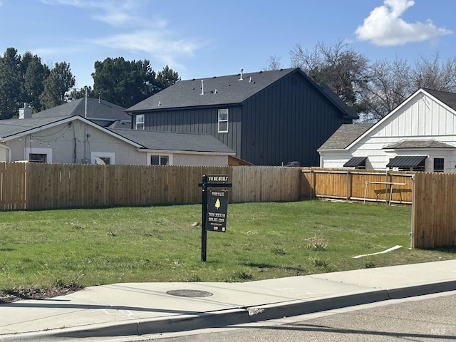 view of yard with fence
