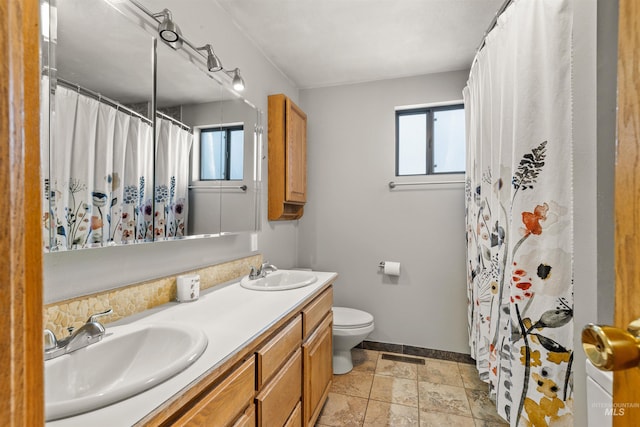 bathroom with a shower with curtain, vanity, and toilet