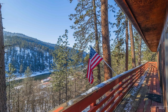 exterior details featuring a mountain view