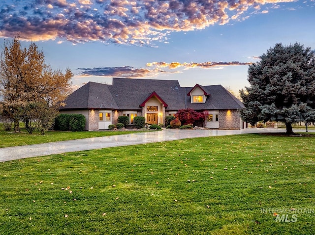 view of front of property with a yard